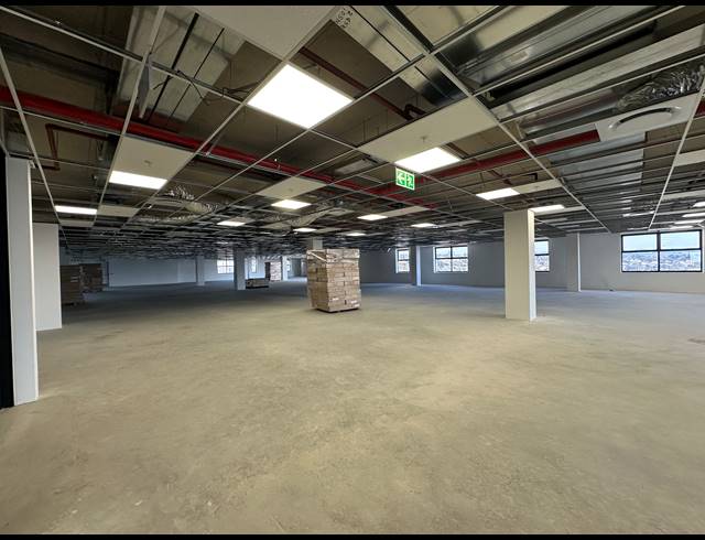 1,387M² OFFICE TO LET IN GLENADRIENNE